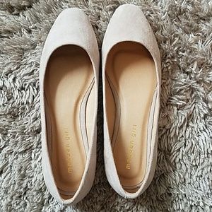 NWT tan suede flats